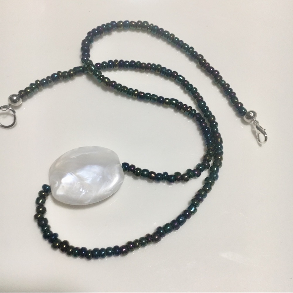 Glass necklace - Picture 3 of 5